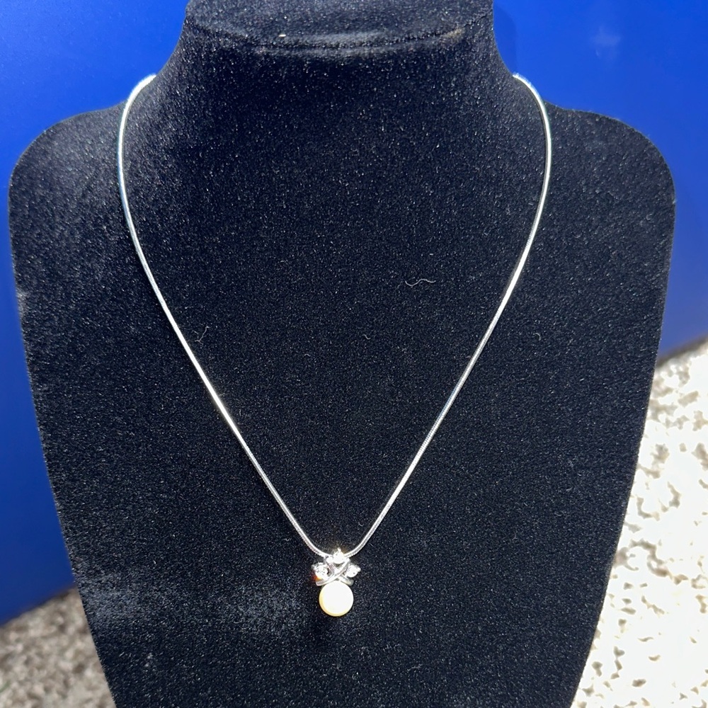 Vtg Avon silver-tone pearl and crystal pendant